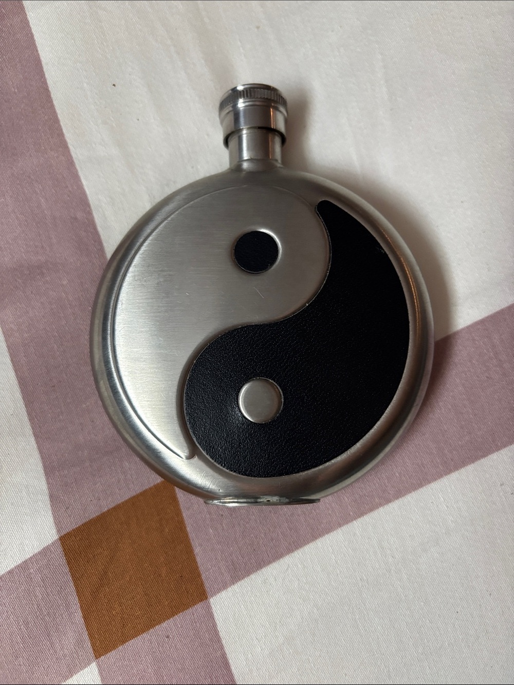 Unique Stainless Steel Yin Yang Hip Flask - Black 5 oz